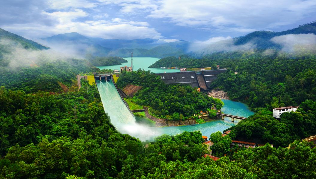 王晨：全面实施水污染防治法 用最严密法治保护水环境（新华社）